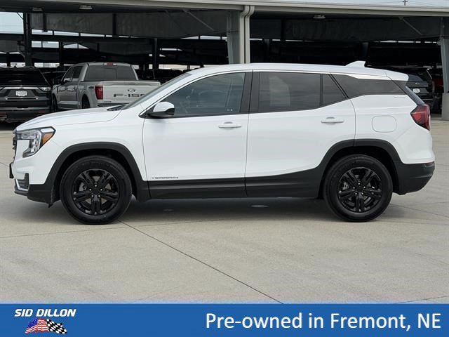 Used 2023 Summit White GMC SLE image 7