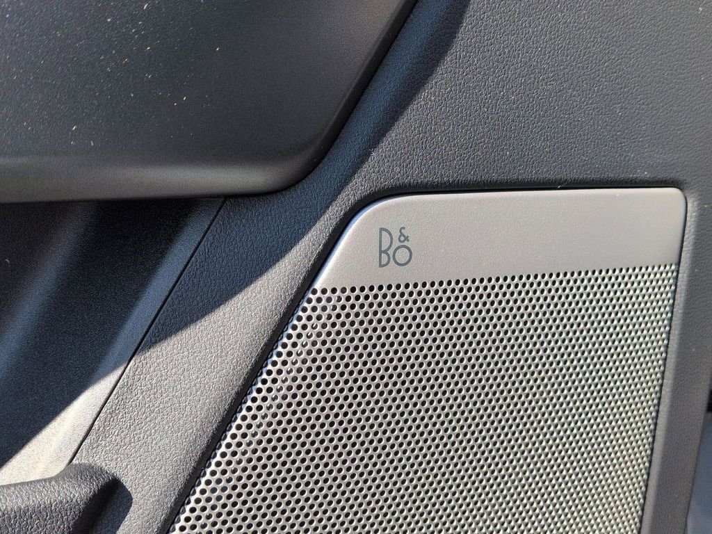 New 2026 Glacier Gray Metallic Tri-Coat Ford F-250® Lariat® image 47