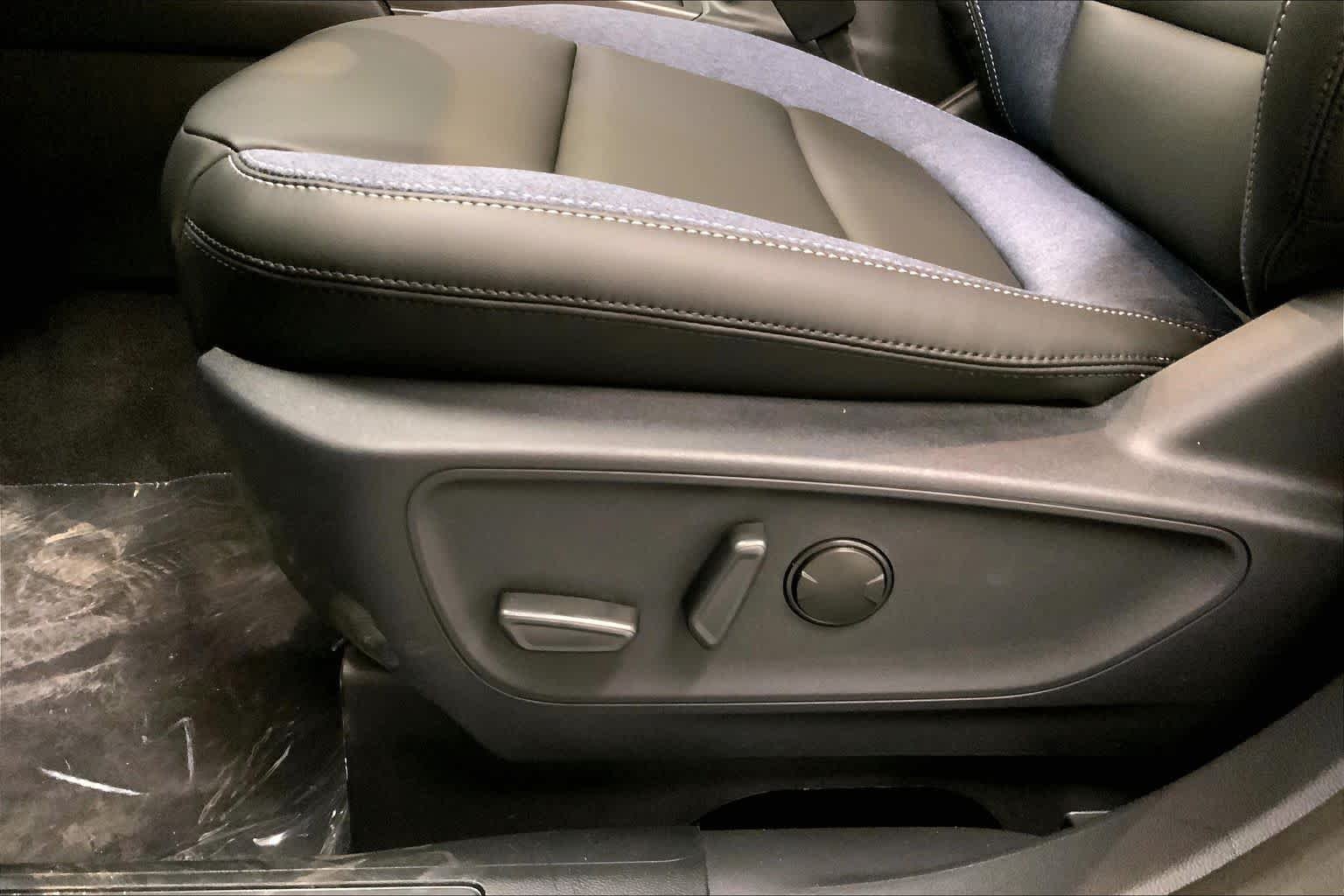 New 2026 Velocity Blue Metallic Ford Outer Banks® image 19