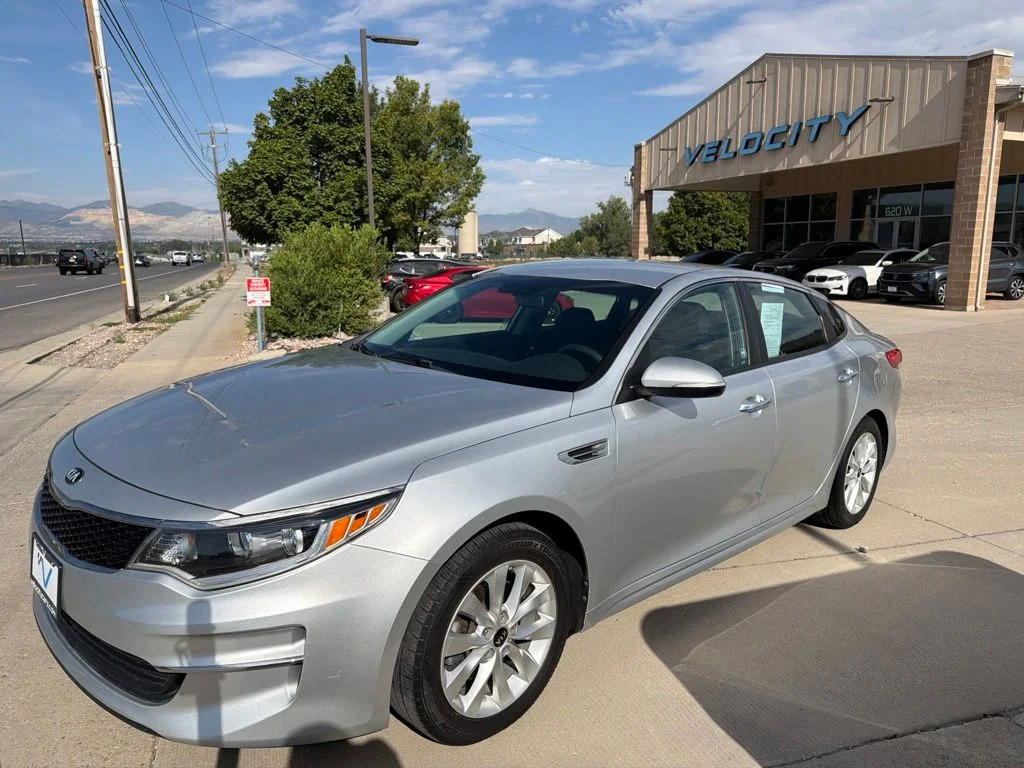 Used 2017 Silver Kia LX image 3