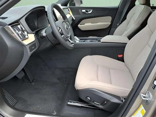 2026 Volvo XC60 Plus - Photo 13