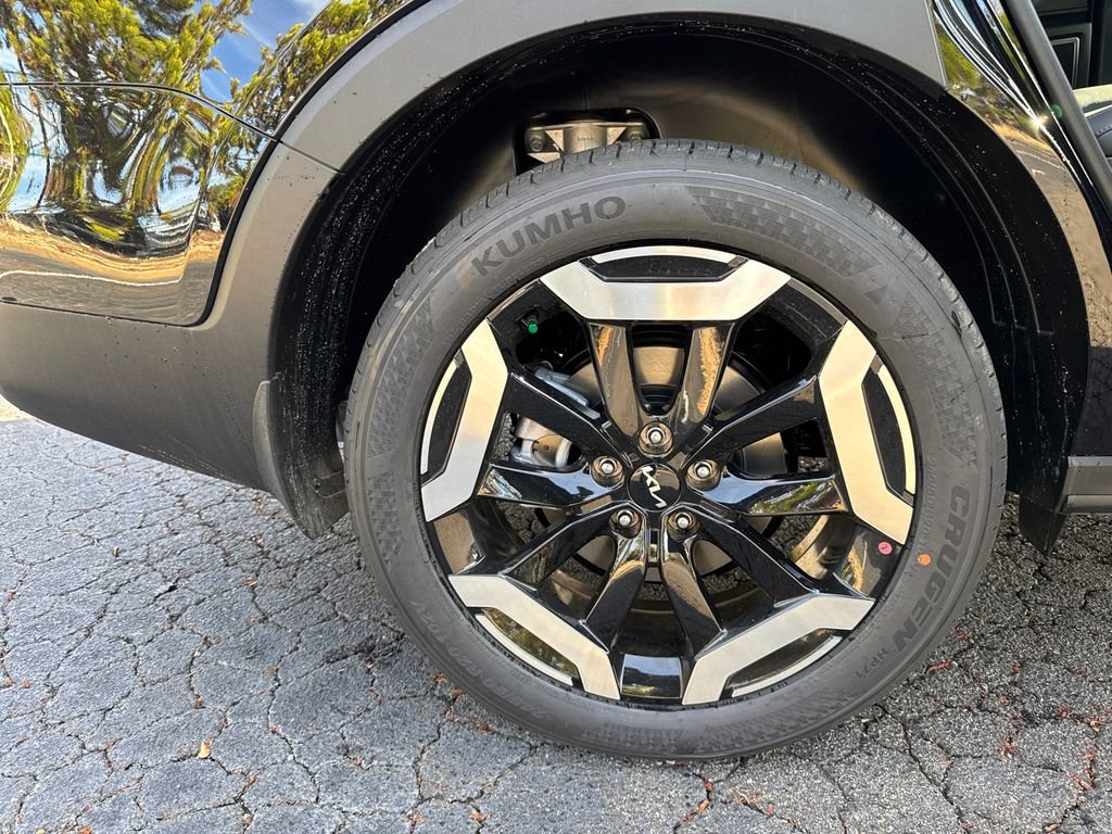 Used 2025 Black Kia S image 17
