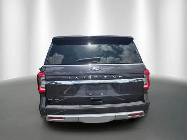 Used 2024 Gray Ford Limited image 3