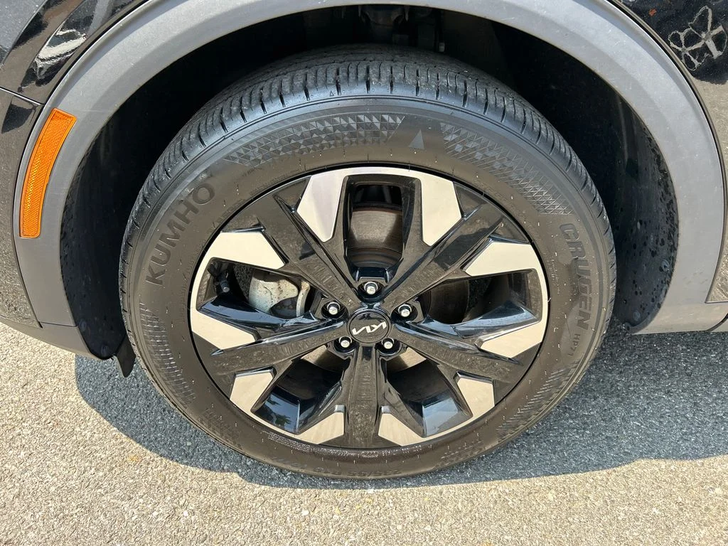 Used 2024 Black Kia X-Line image 8