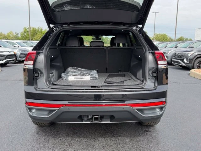 New 2026 Deep Black Pearl Volkswagen 2.0T SE W/TECHNOLOGY image 3