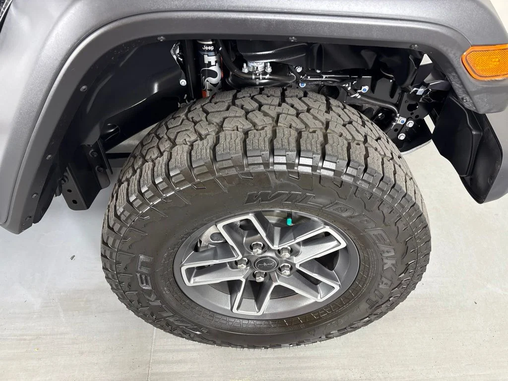 Used 2025 White Jeep Mojave image 11