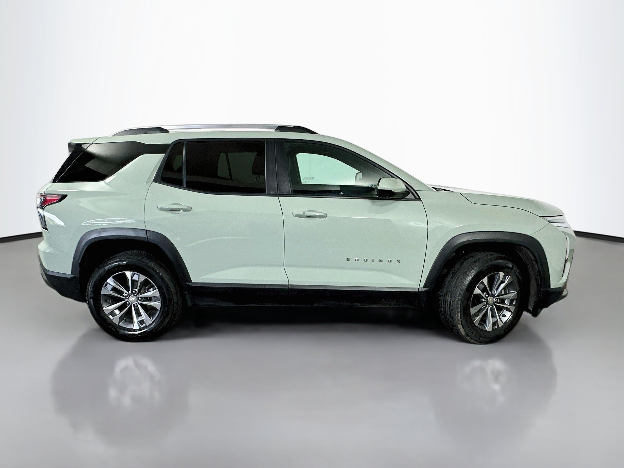 Used 2025 Cacti Green Chevrolet AWD LT image 9