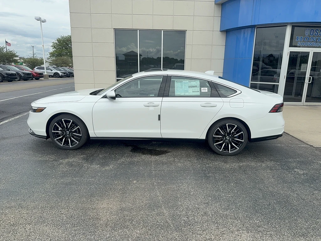New 2026 Platinum White Pearl Honda Touring image 8