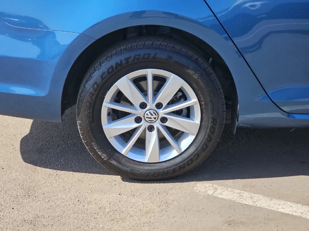 Used 2019 Blue Volkswagen S image 37