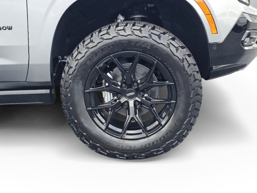 New 2026 Sterling Metallic GMC AT4 image 6