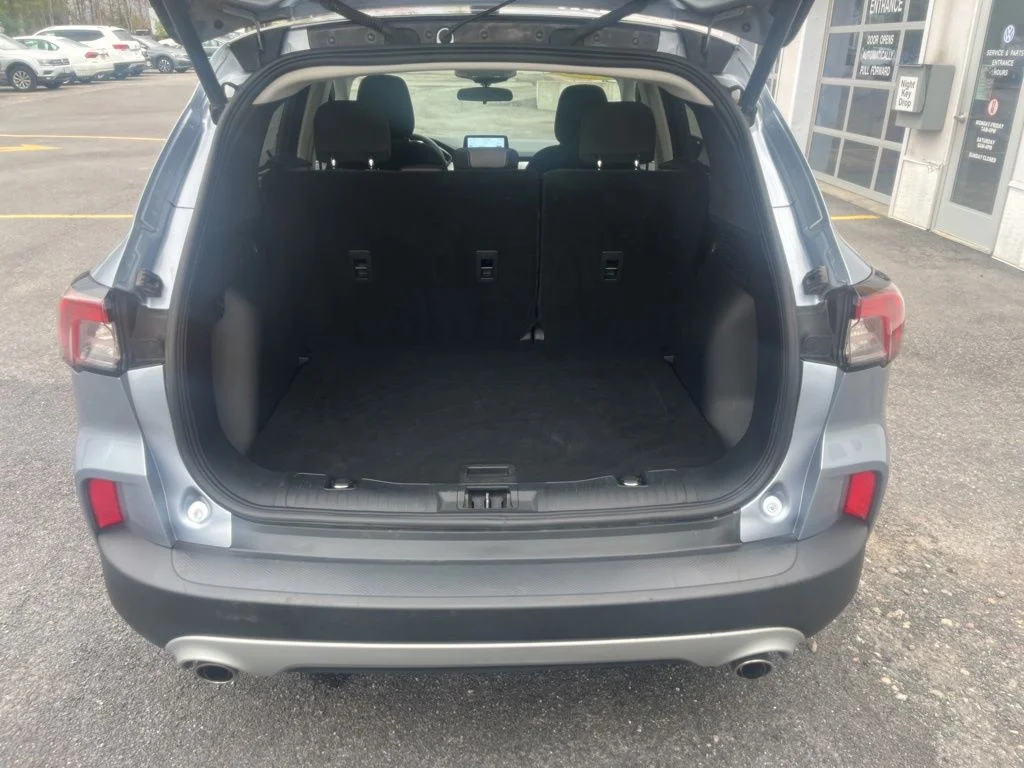Used 2022 Blue Ford SE image 13