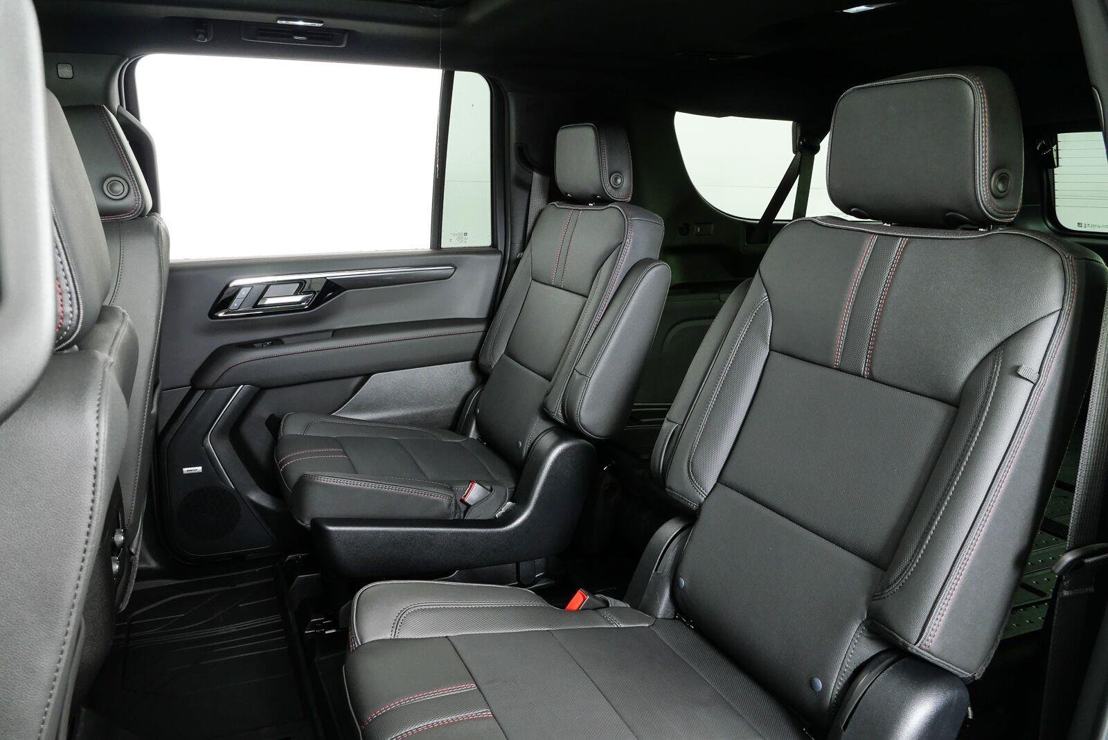 2026 Chevrolet Suburban RST - Photo 19
