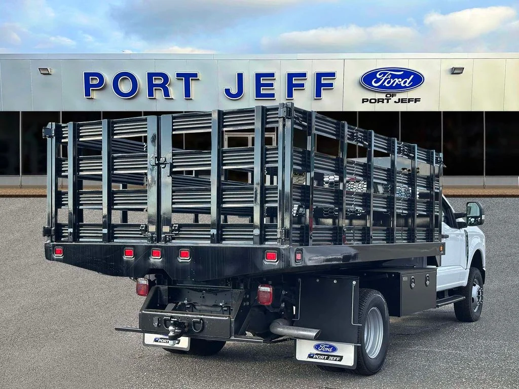 New 2024 Oxford White Ford F-350® XL image 6