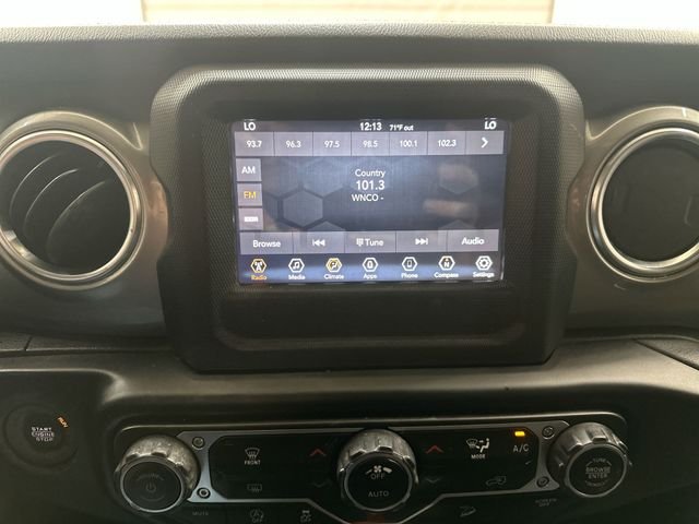 Used 2020 Black Jeep Unlimited Sahara image 13