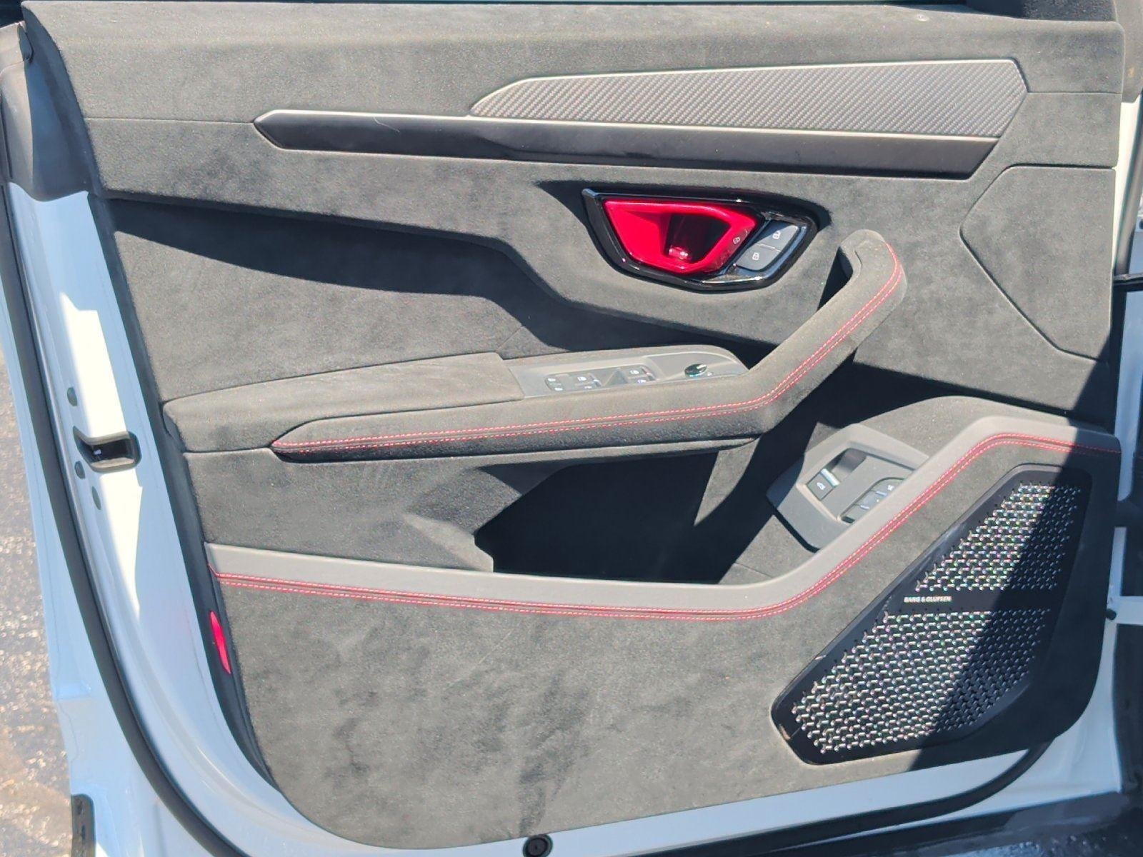 Used 2023 Bianco Monocerus Matt Lamborghini Performante image 13