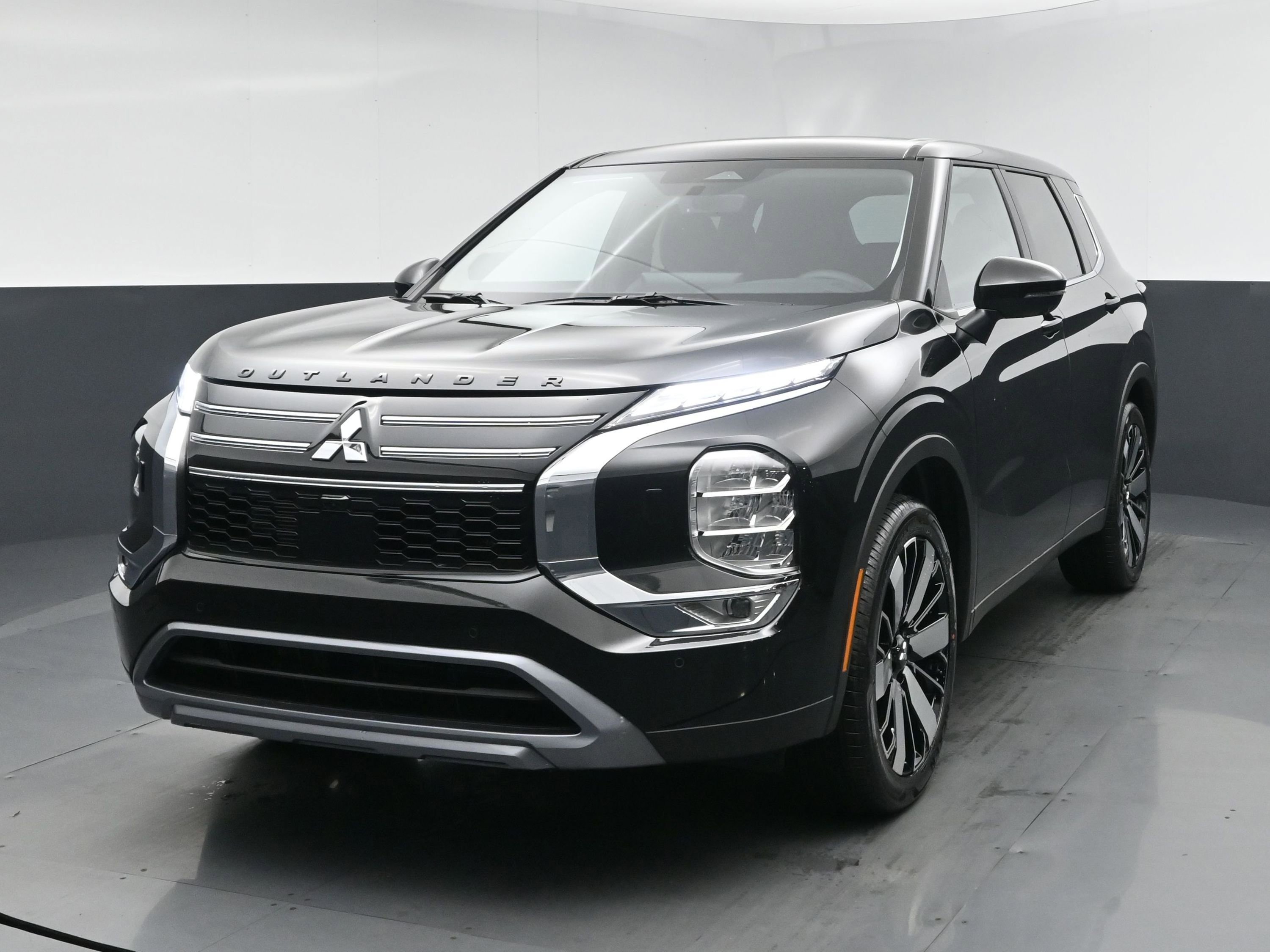 New 2026 Black Diamond Mitsubishi SE image 1