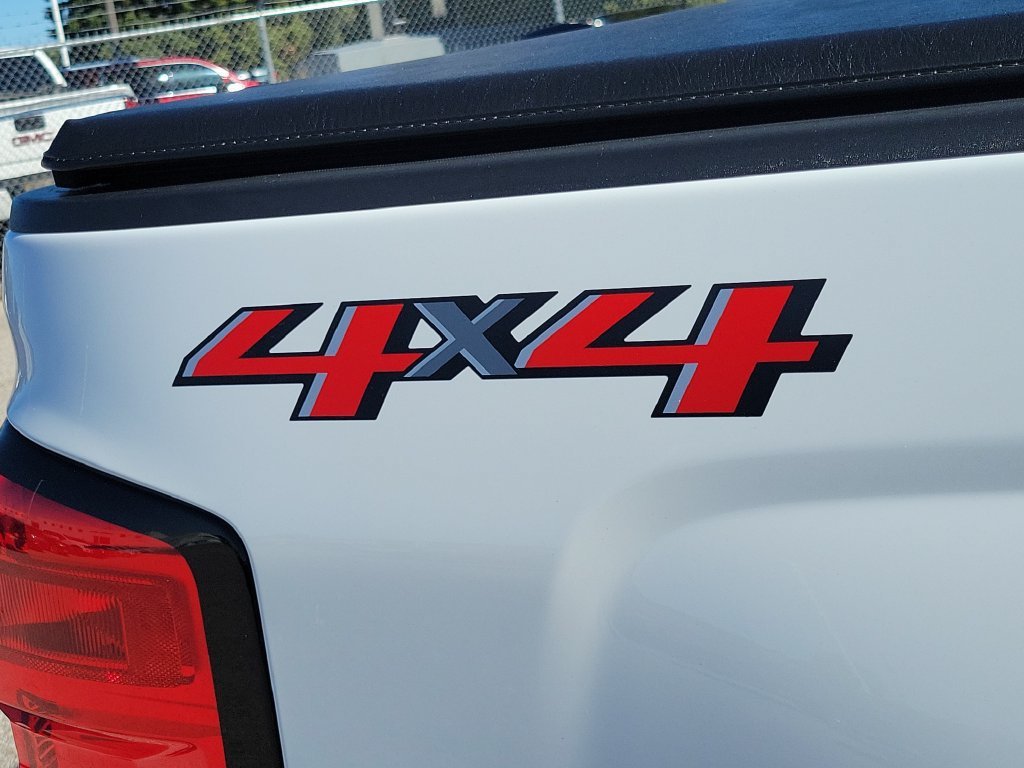 Used 2018 SUMMIT WHITE Chevrolet LT image 6