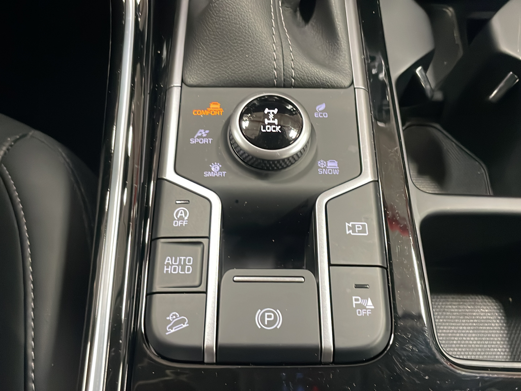 Used 2023 White Kia SX image 30