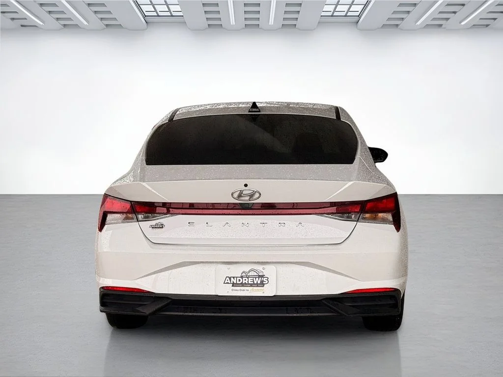 Used 2023 White Hyundai SEL image 6