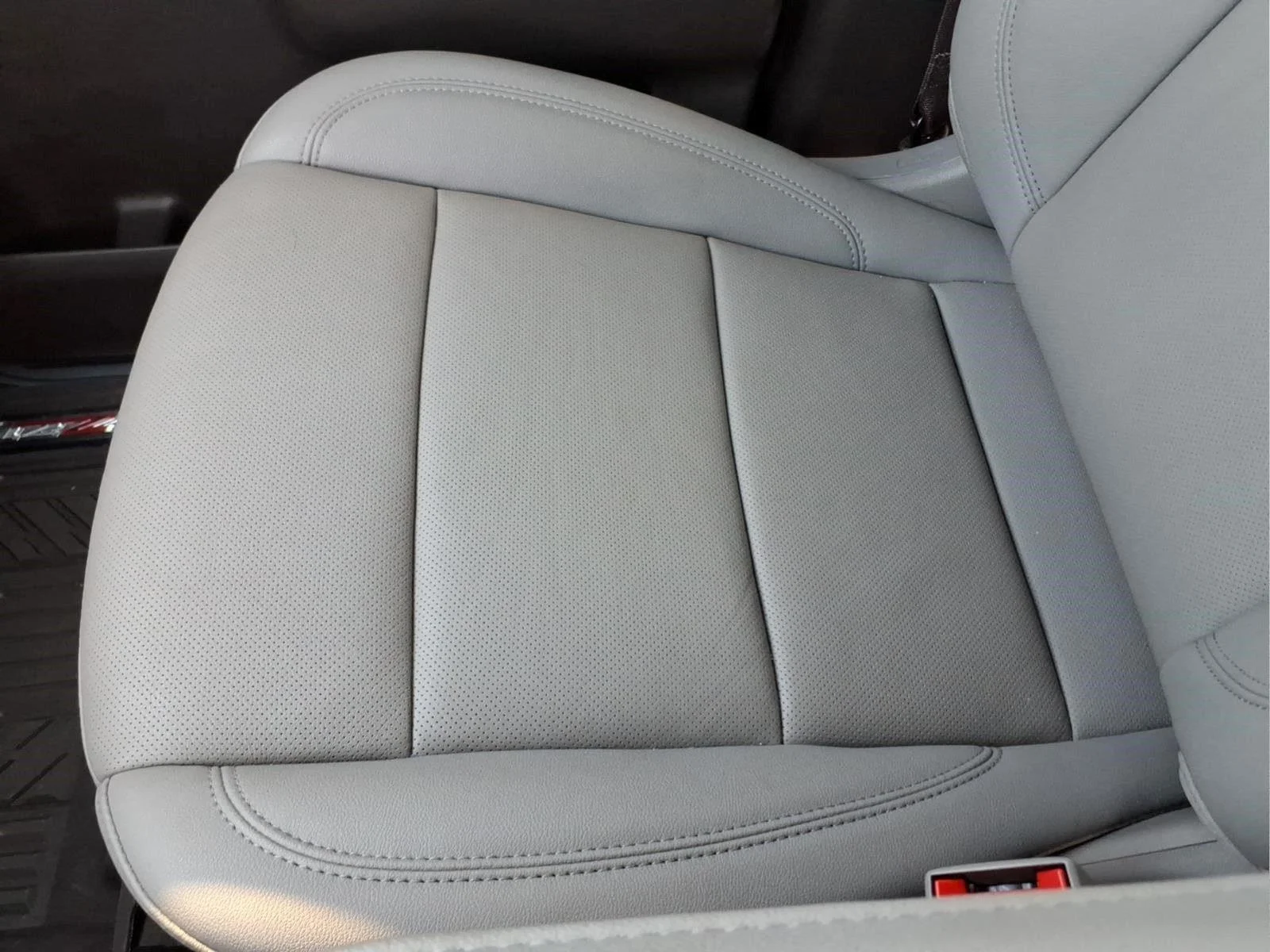 Used 2024 Iridescent Pearl Tricoat Chevrolet LTZ image 26