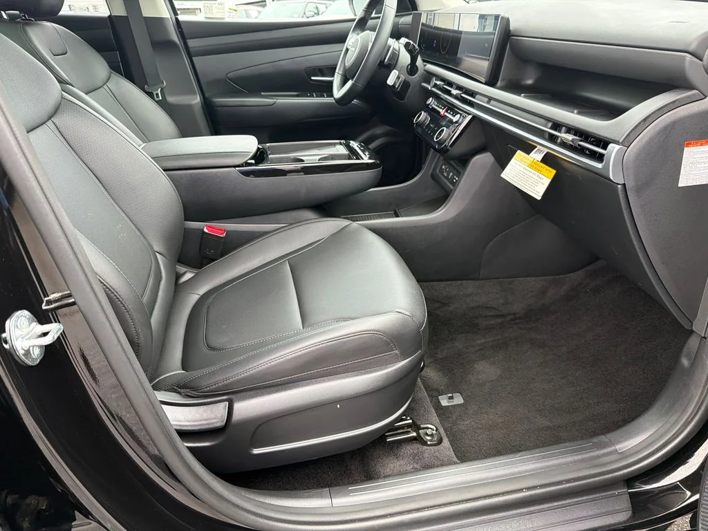 Used 2025 Gray Hyundai SEL Convenience image 13