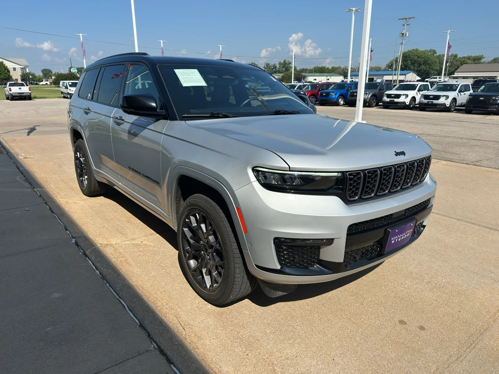 Used 2023 Black Clearcoat Jeep Summit Reserve image 39