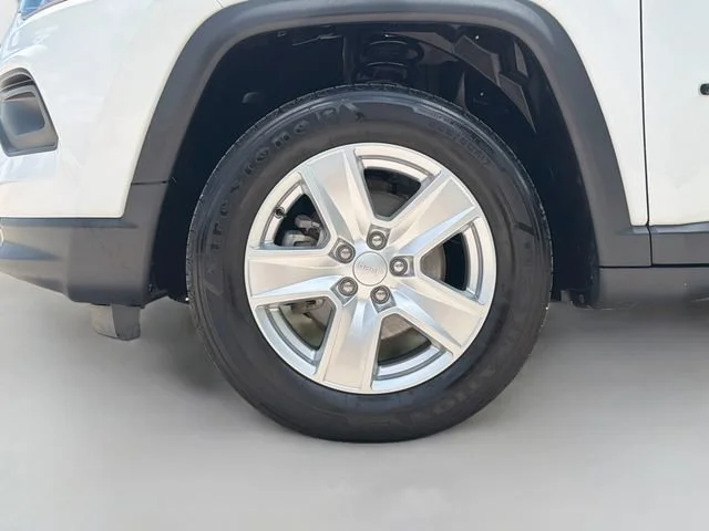Used 2022 Bright White Clearcoat Jeep Latitude image 38