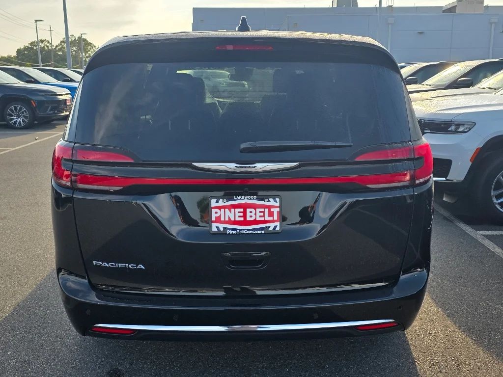 2026 Chrysler Pacifica Select - Photo 12