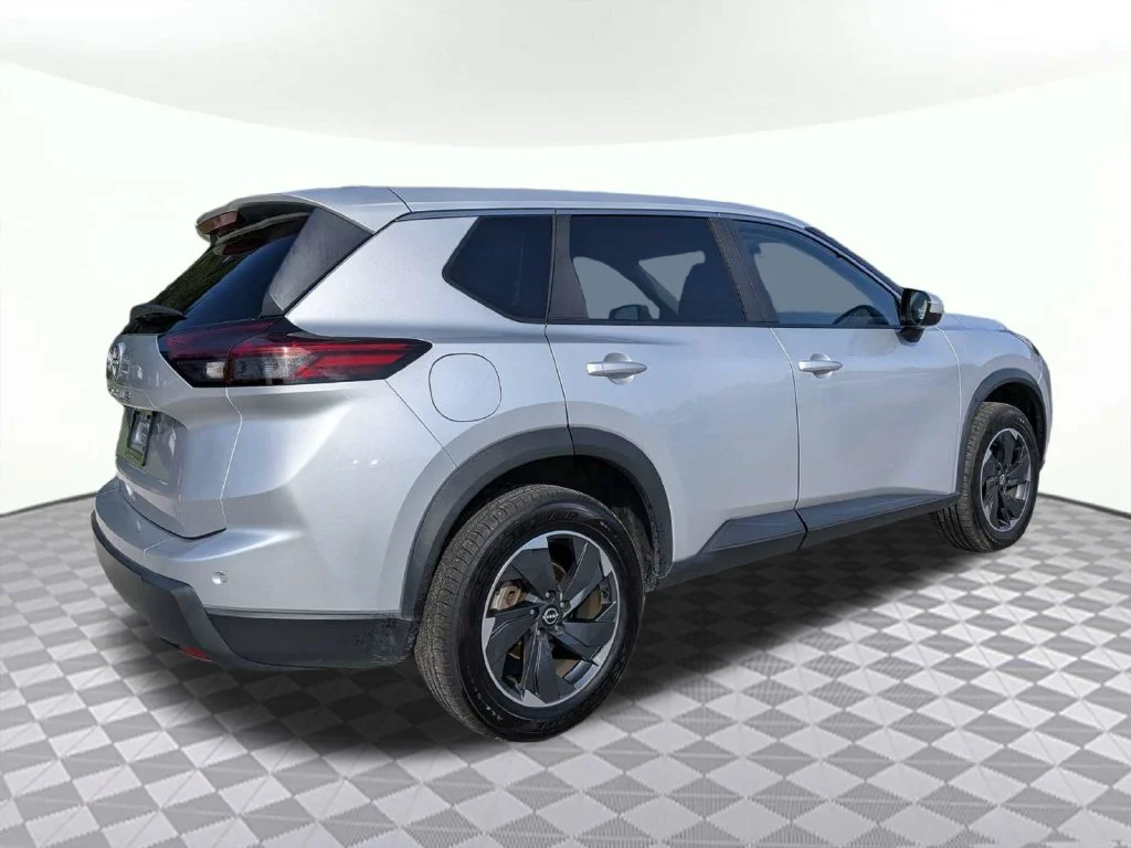 Used 2025 Silver Nissan SV image 3