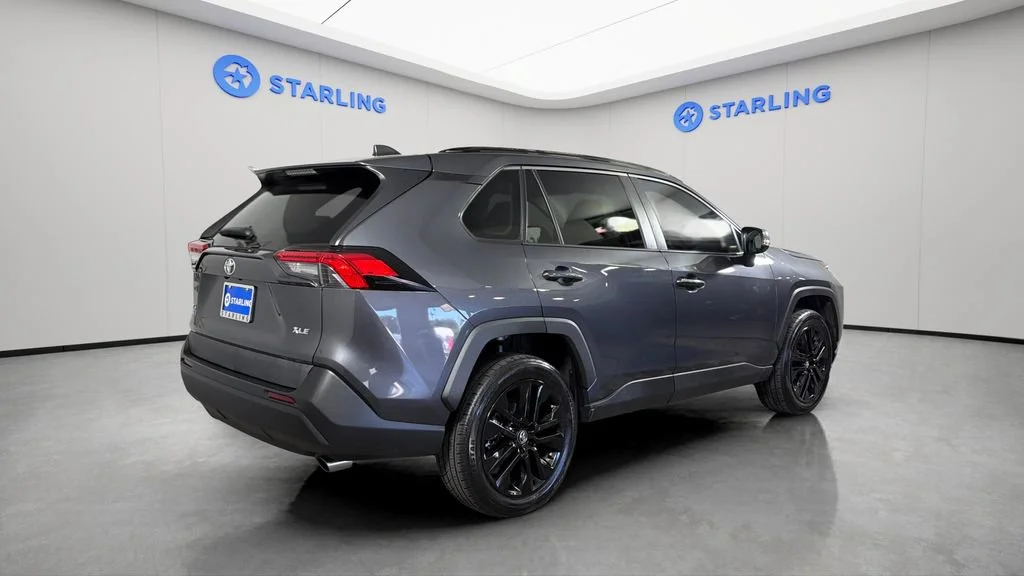 2020 Toyota RAV4 XLE Premium - Photo 10