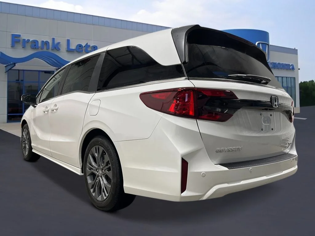New 2026 Platinum White Pearl Honda Touring image 3