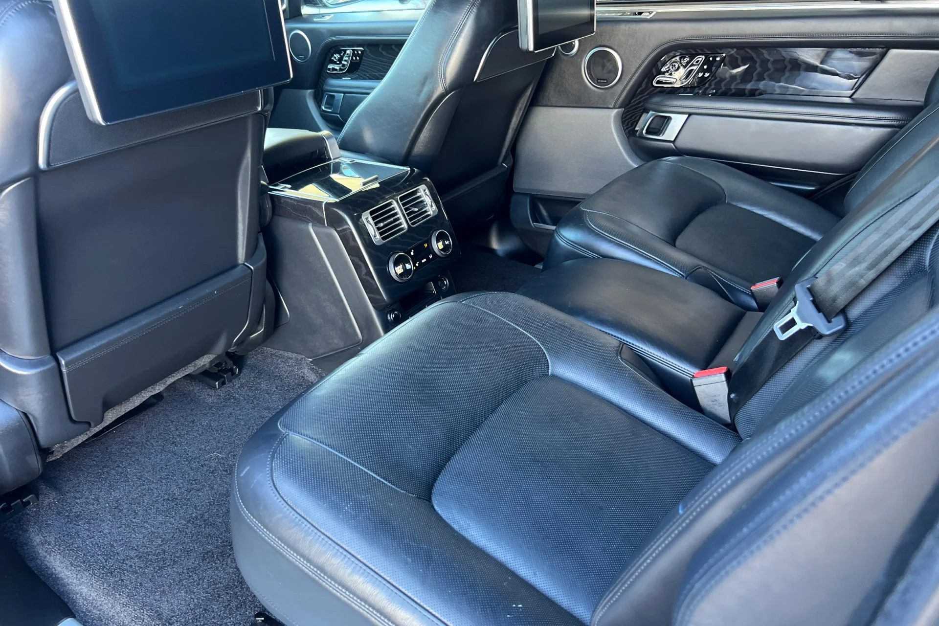 Used 2022 Black Land Rover Autobiography image 4