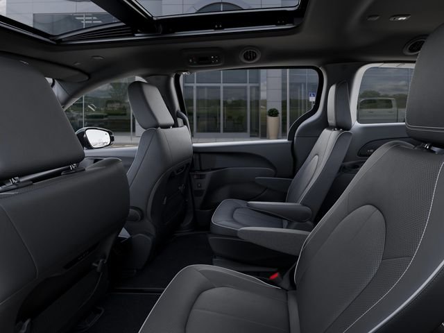 New 2027 Diamond Black Crystal Pearl-Coat Exterior Paint Chrysler Limited image 23