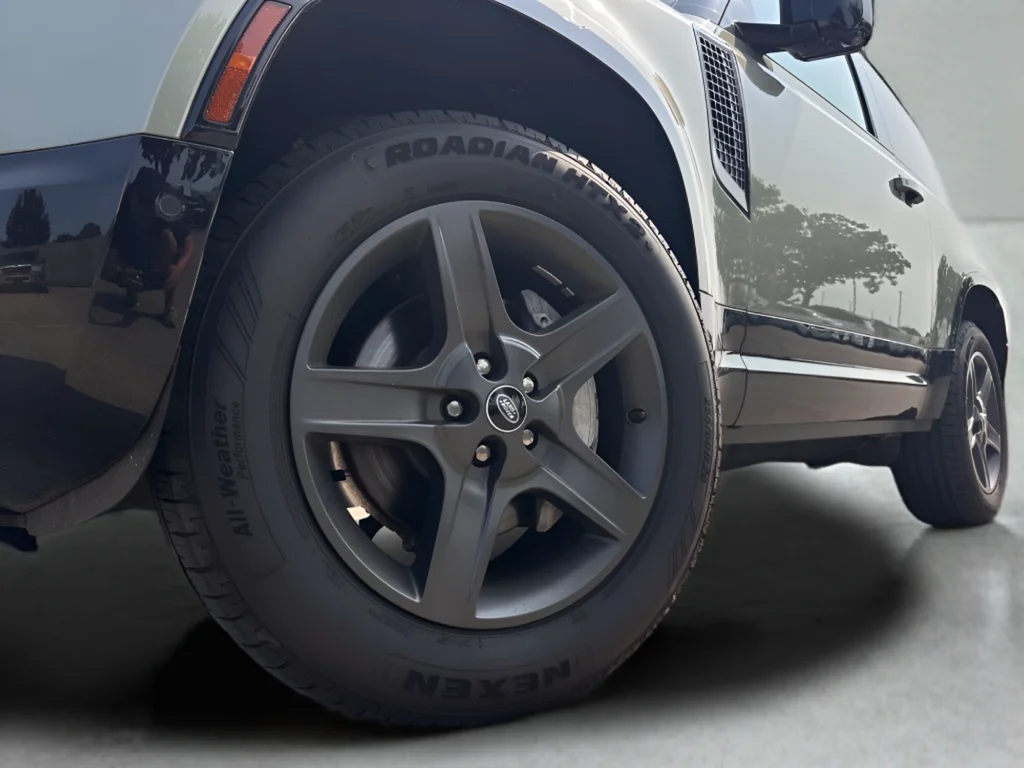 2023 Land Rover Defender X-Dynamic SE - Photo 27
