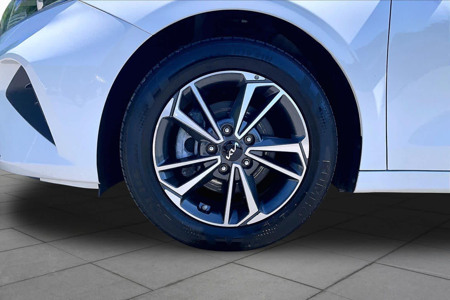 Used 2023 Snow White Pearl Kia LXS image 11