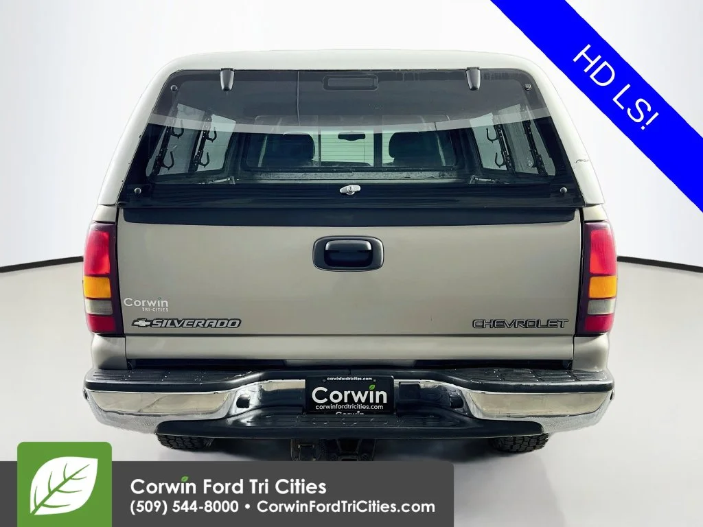 Used 2000 White Chevrolet LS image 12