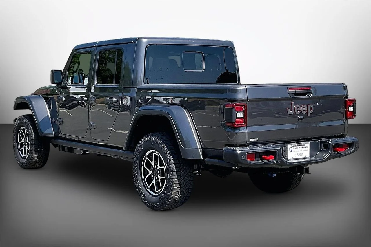 New 2026 Granite Crystal Metallic Clearcoat Jeep Rubicon X image 6