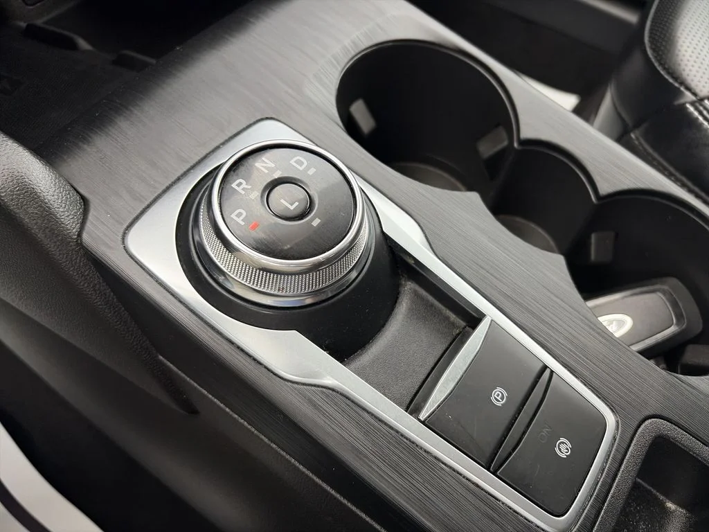 Used 2025  Ford Platinum image 20
