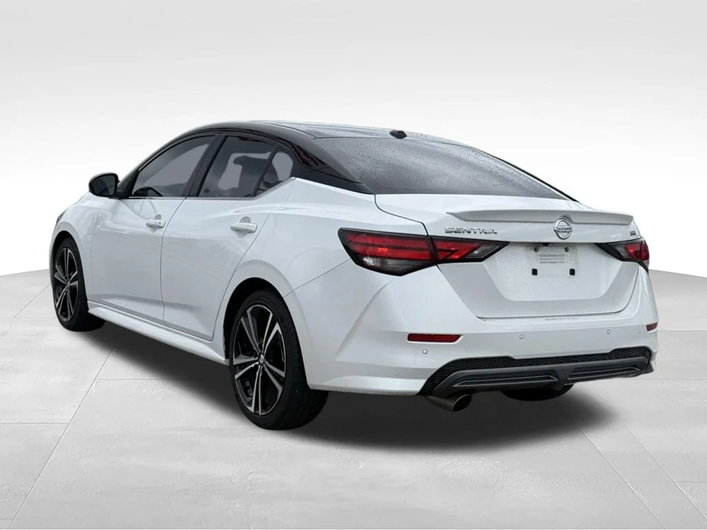 Used 2022 White Nissan SR image 3