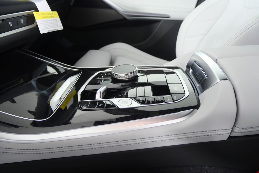 Used 2026 Skyscraper Grey Metallic BMW xDrive40i image 22