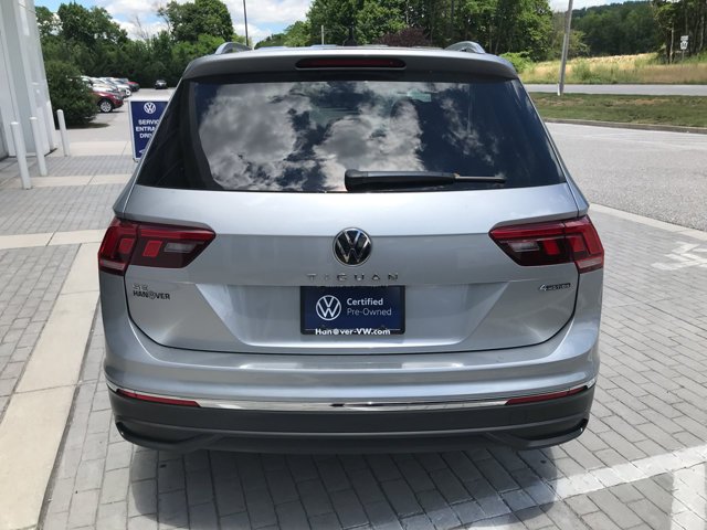 Used 2022 Pyrite Silver Metallic Volkswagen SE image 7