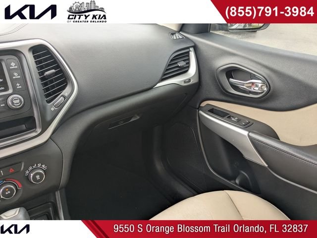 Used 2018 Black Jeep Latitude image 17