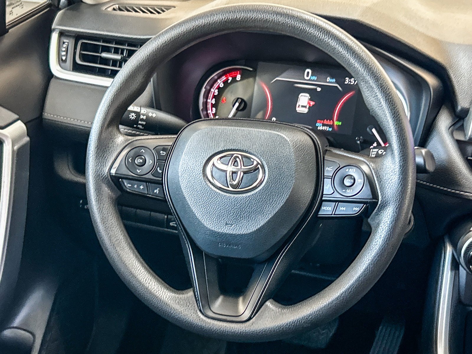 2025 Toyota RAV4 XLE - Photo 15