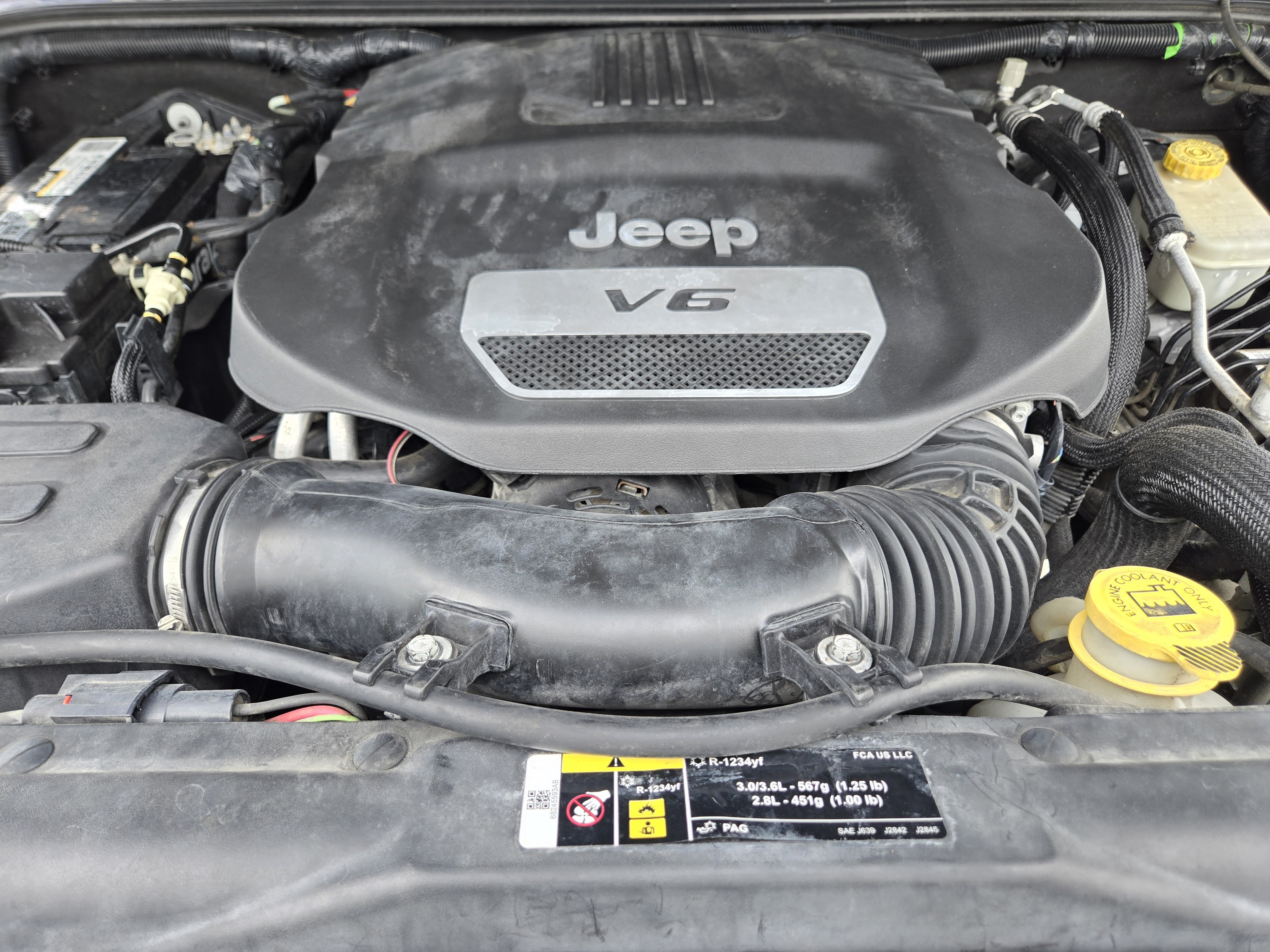 Used 2017 Granite Crystal Metallic Clearcoat Jeep Sahara image 29