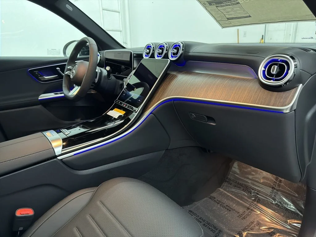 Used 2026 White Mercedes-Benz GLC 300 image 27