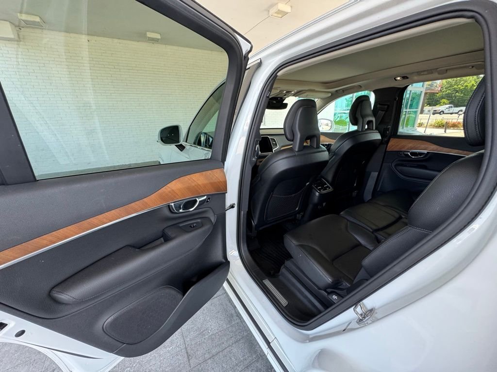 Used 2021  Volvo T6 Momentum image 18