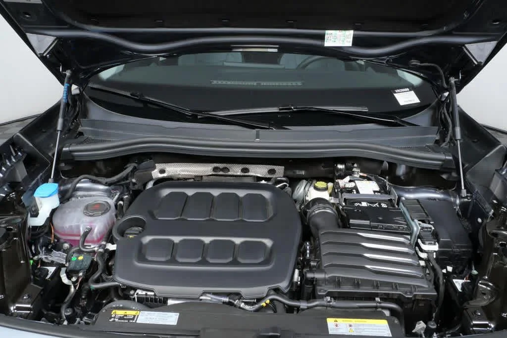 New 2026 Platinum Gray Metallic Volkswagen SE image 30