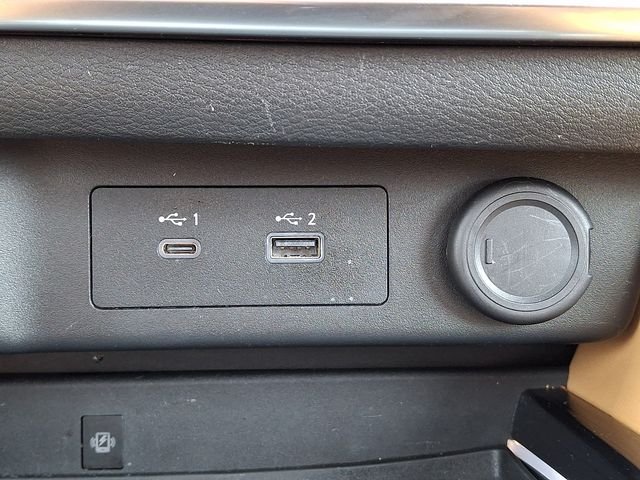 Used 2023 White Nissan Platinum image 24