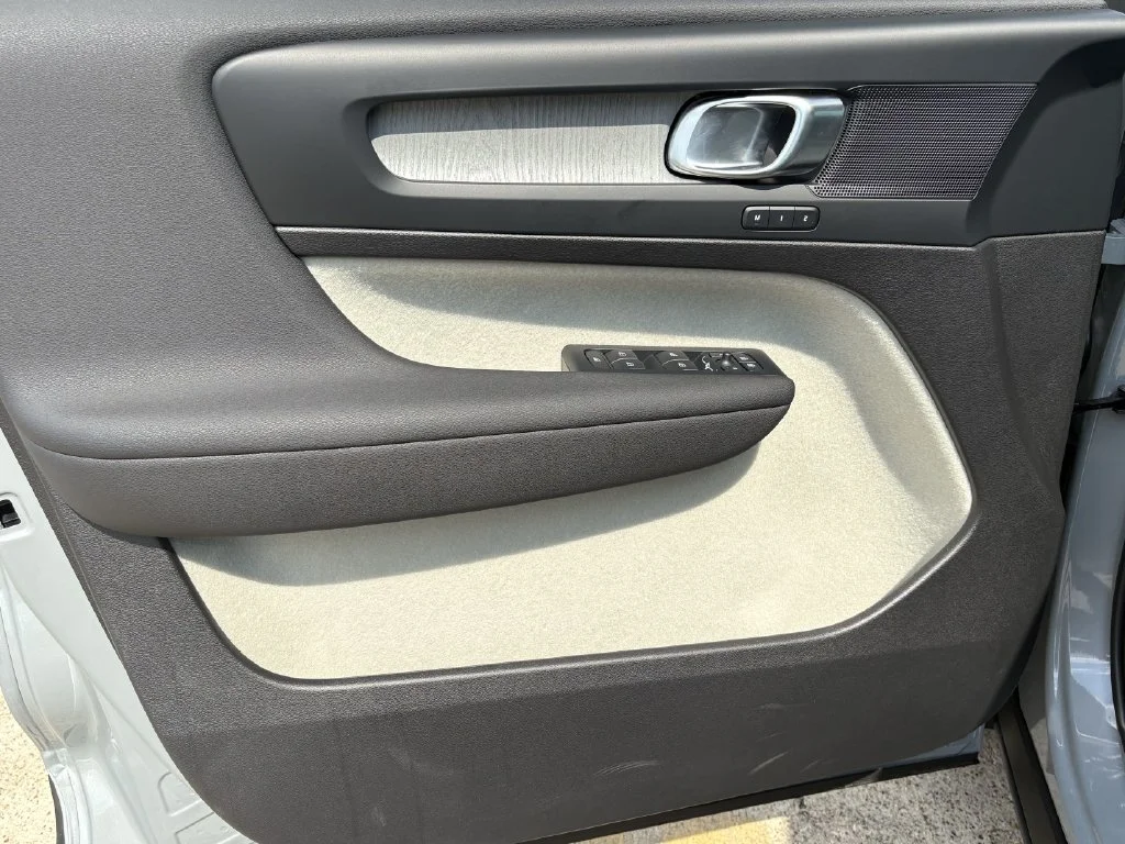 2026 Volvo XC40 Plus - Photo 10