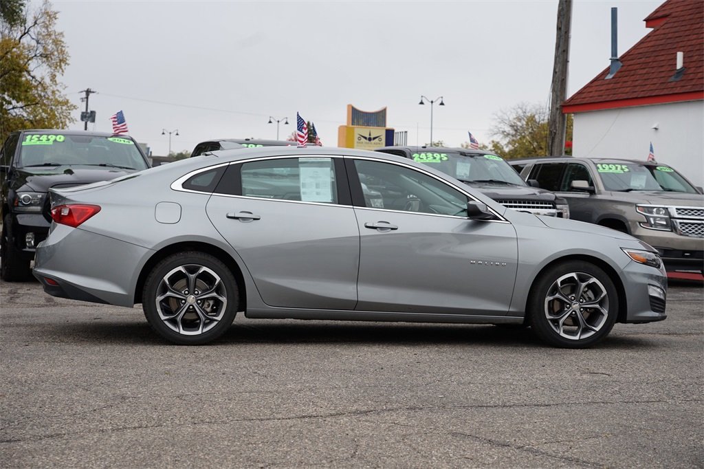 2024 Chevrolet Malibu 1LT photo 2